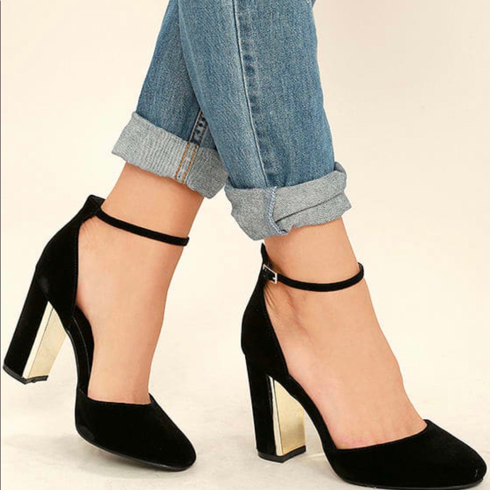 Laura Black Velvet Ankle strap,Size 7,